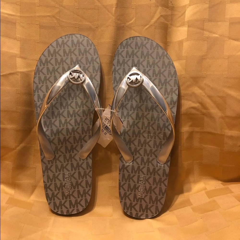 MK Flip Flop Slipper Color silver